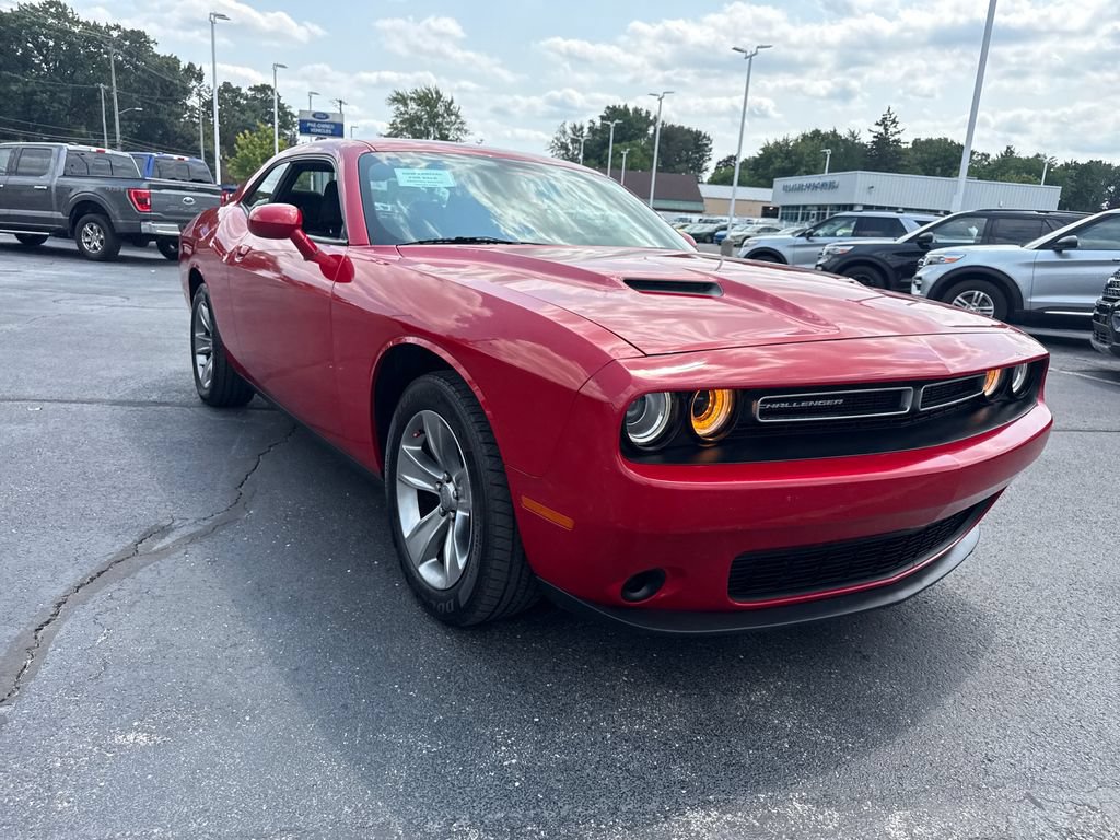 Used 2016 Dodge Challenger SXT RWD image 4