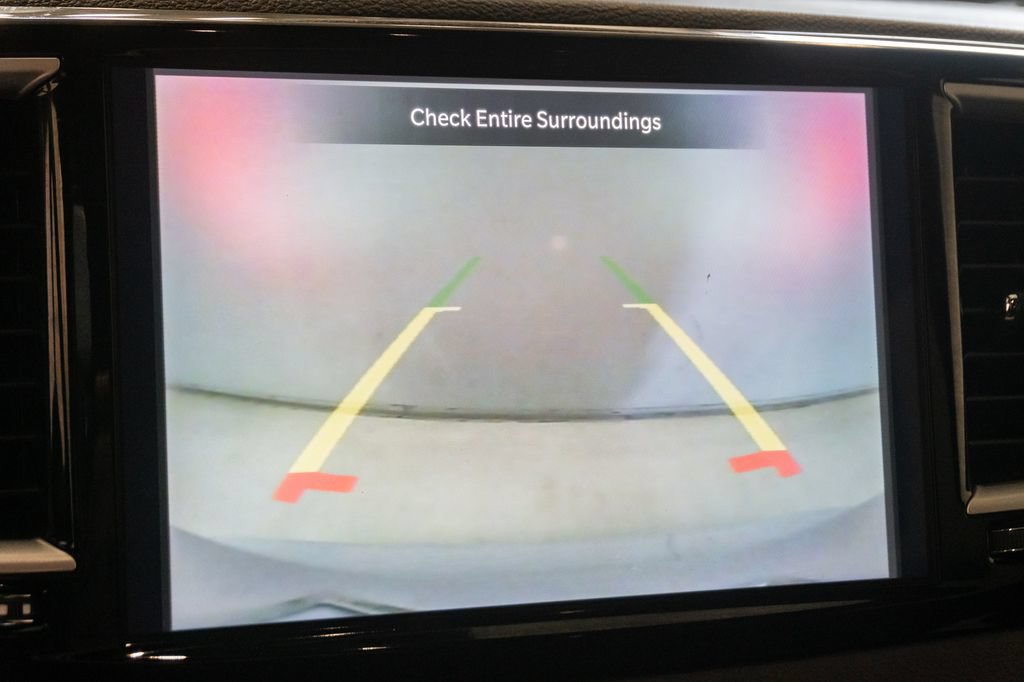 Used 2025 Chrysler Pacifica Select FWD image 17