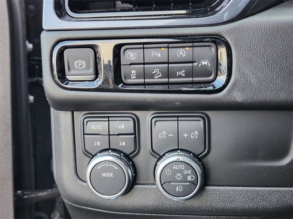 Used 2025 GMC Yukon XL AT4 image 24