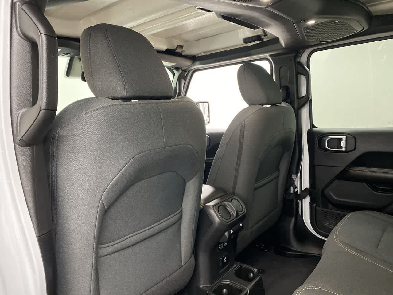 Used 2025 Jeep Wrangler Unlimited Sahara AWD/4WD image 15