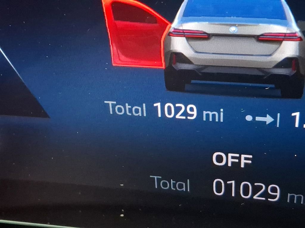 Used 2025 BMW i5 xDrive40 image 17