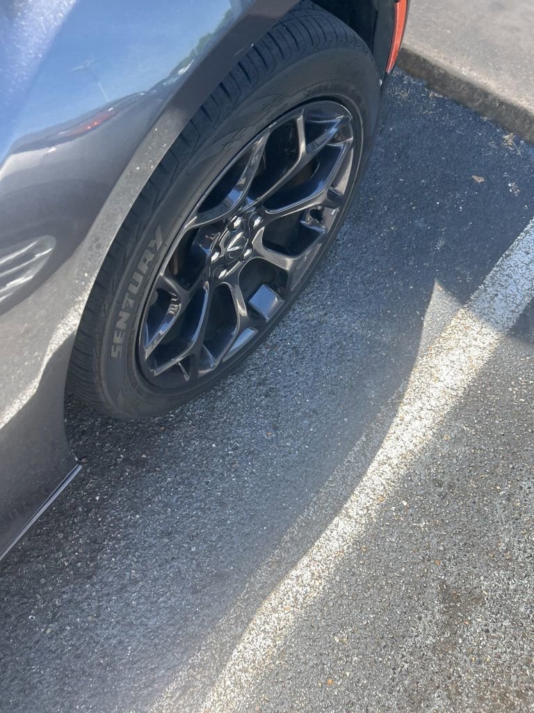 Used 2019 Chrysler 300 S image 8