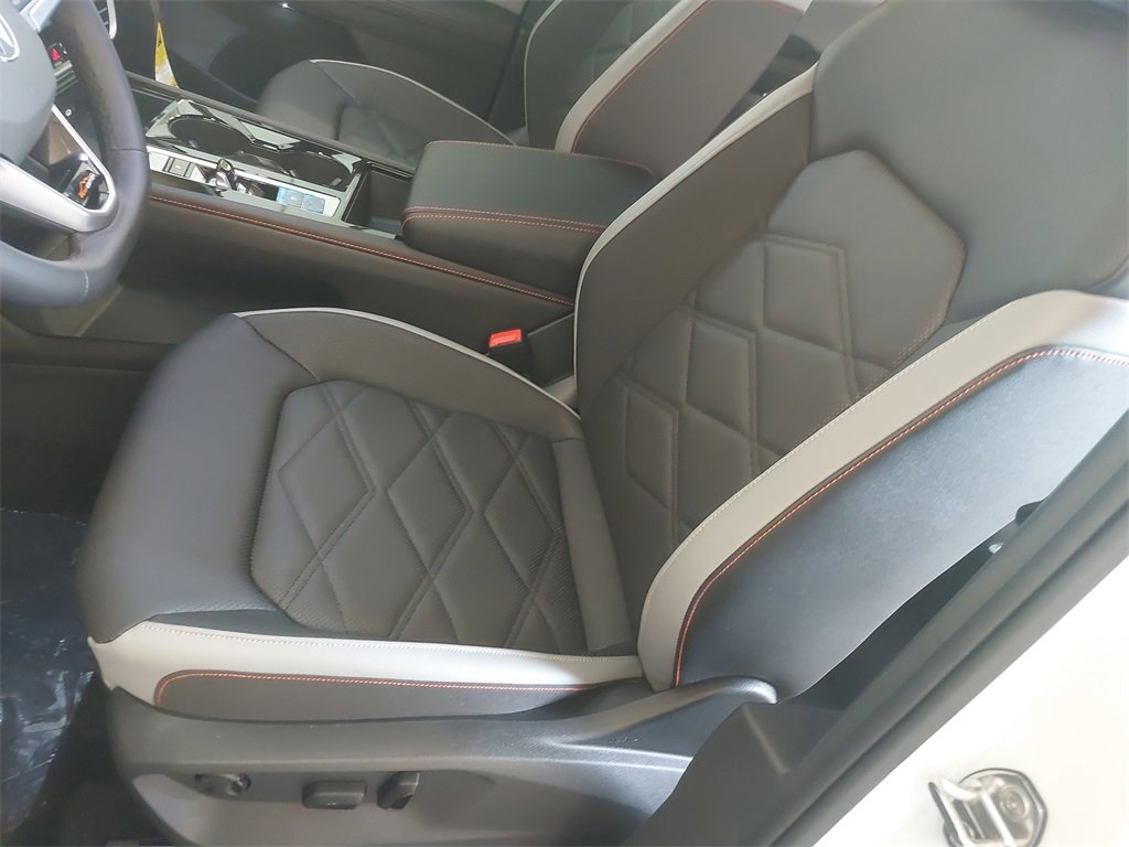 New 2025 Volkswagen Atlas Peak Edition SE image 16
