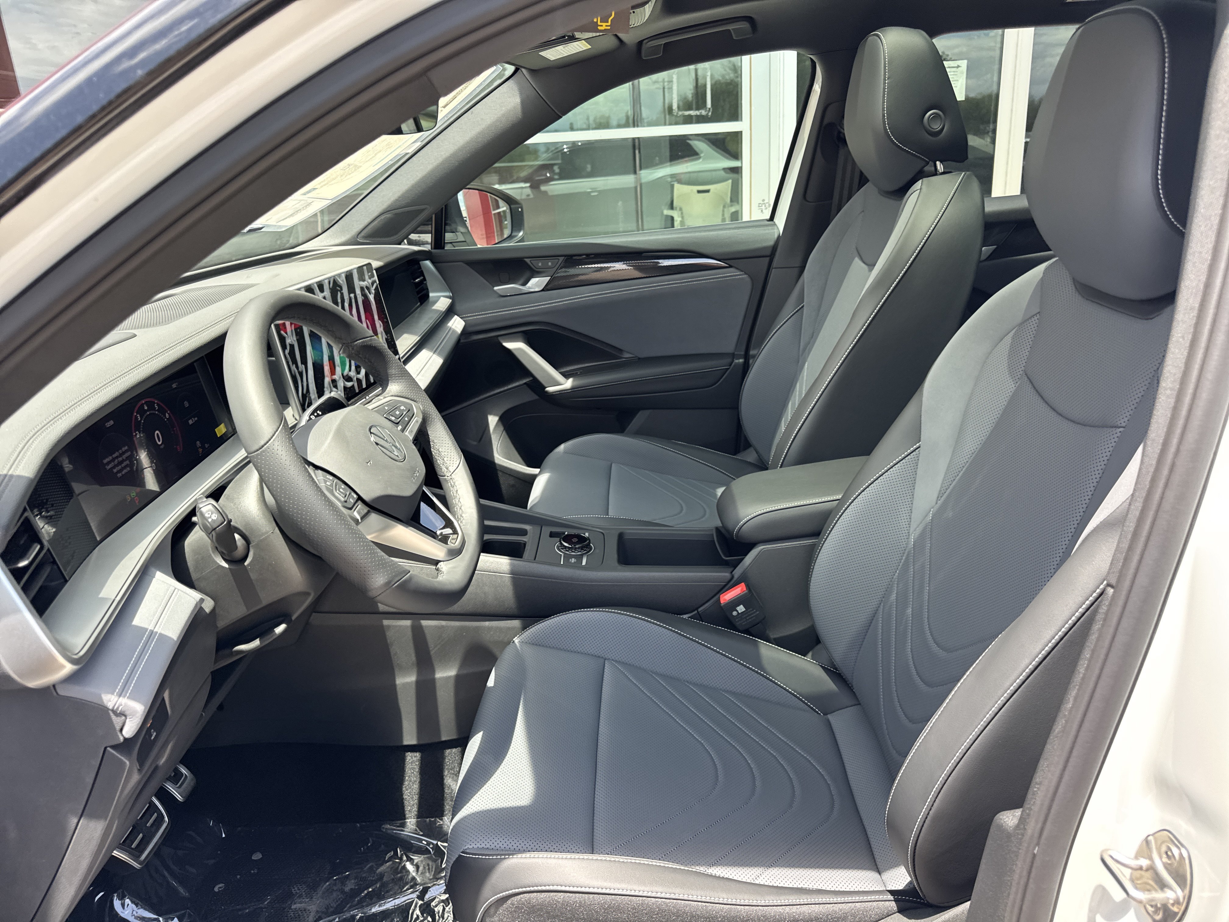 New 2026 Volkswagen Tiguan SE R-Line FWD image 9