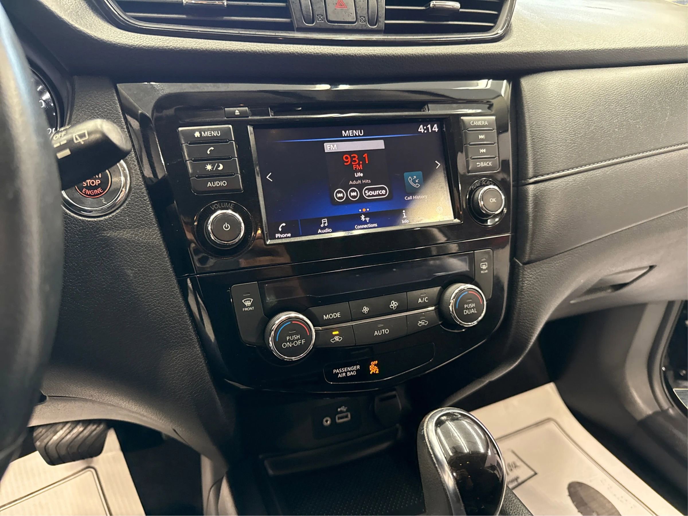 Used 2018 Nissan Rogue SV image 18