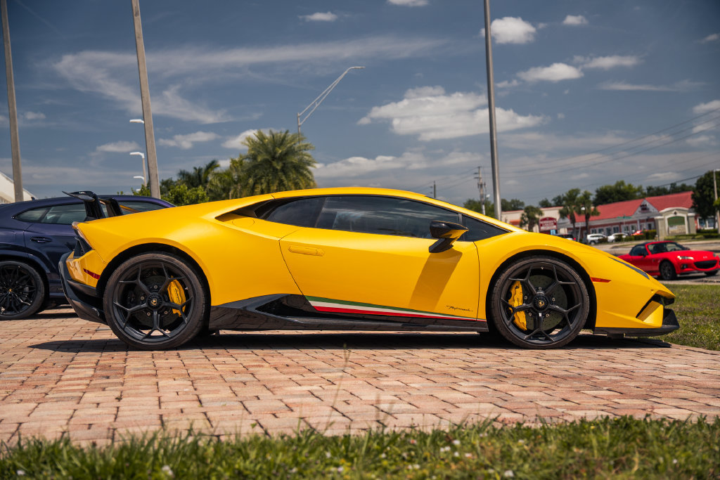 Used 2018 Lamborghini Huracan Performante AWD/4WD image 6