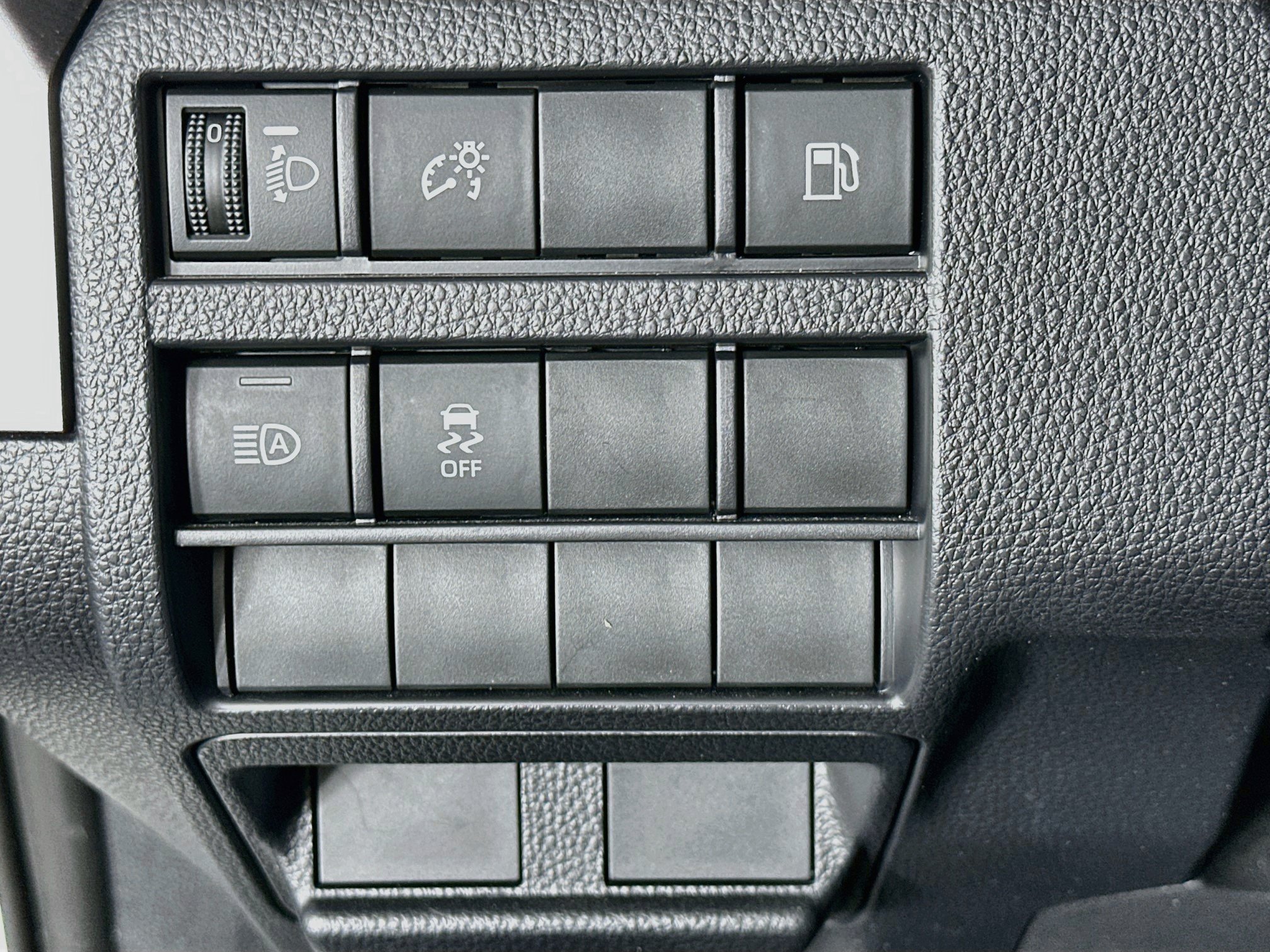Used 2025 Toyota 4Runner SR5 AWD/4WD image 17