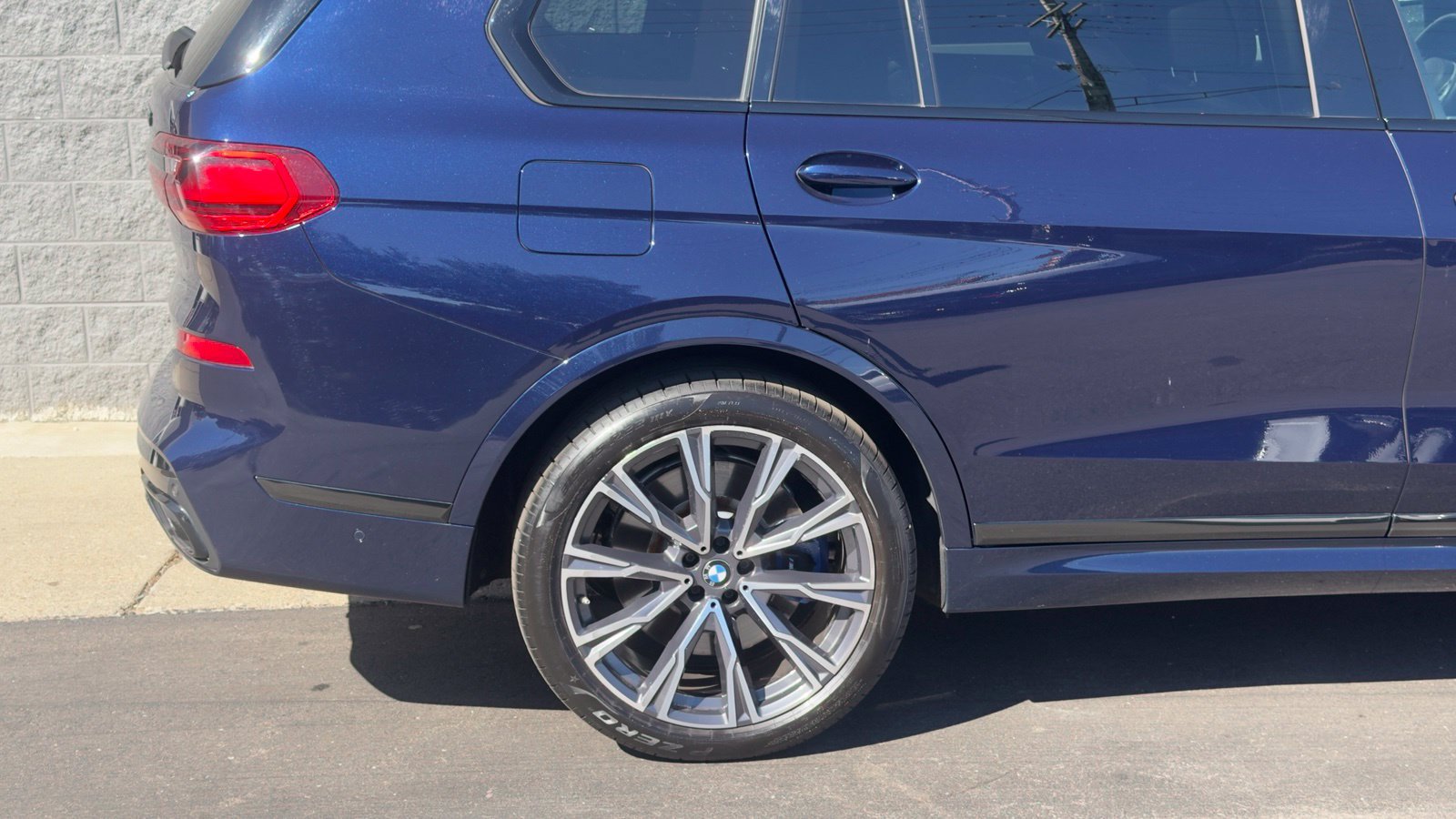 Used 2021 BMW X7 M50i AWD/4WD image 9