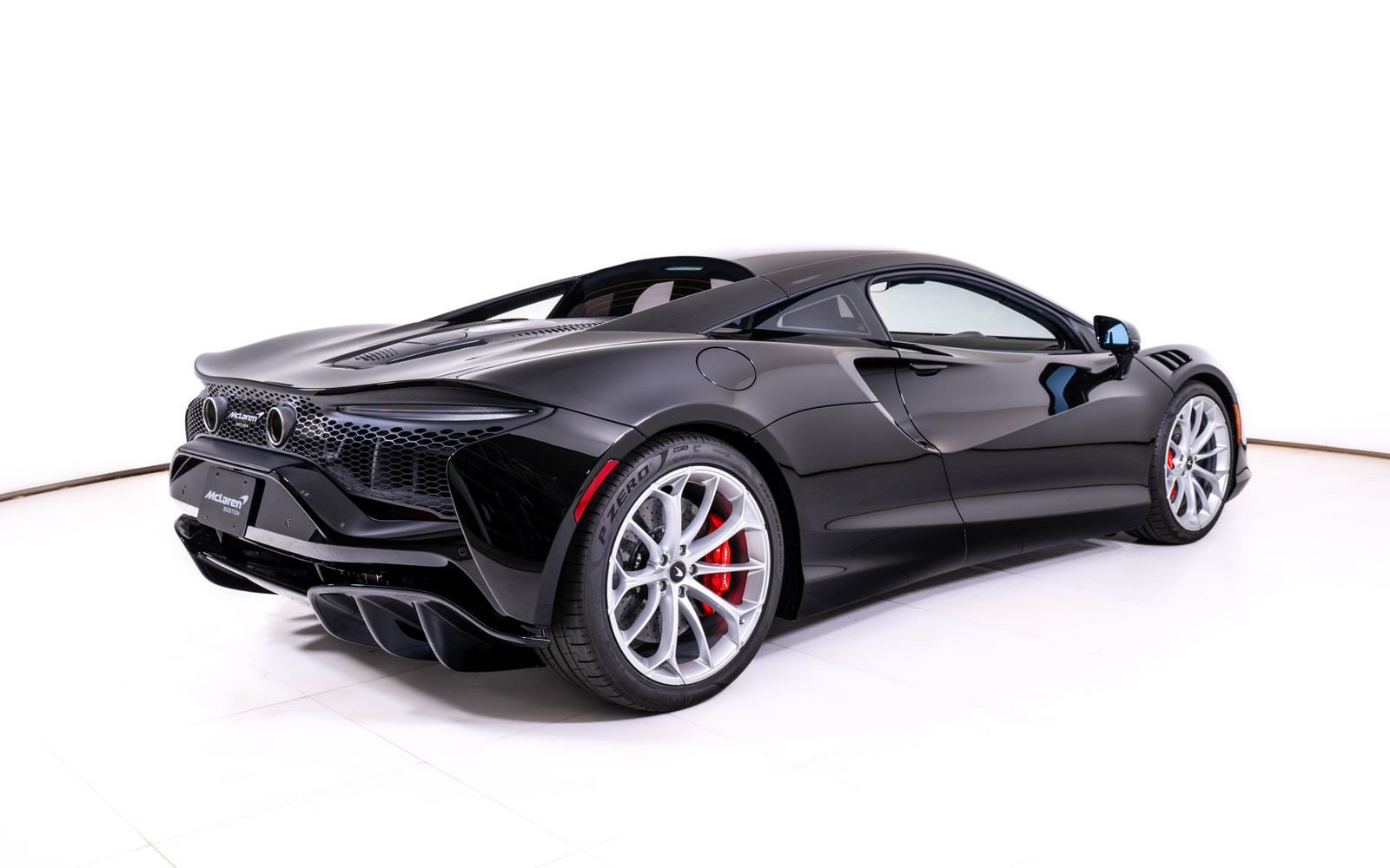 Used 2024 McLaren Artura RWD image 5