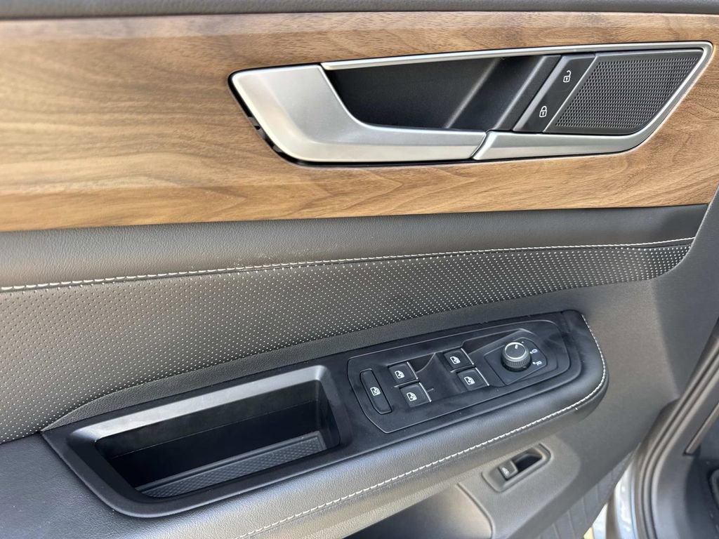 Used 2024 Volkswagen Atlas SE image 36