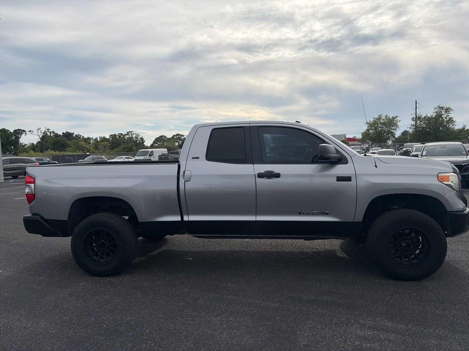 Used 2014 Toyota Tundra SR5 w/ SR5 Upgrade Package image 8