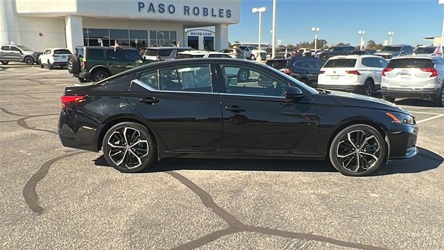 Used 2023 Nissan Altima 2.5 SR image 2