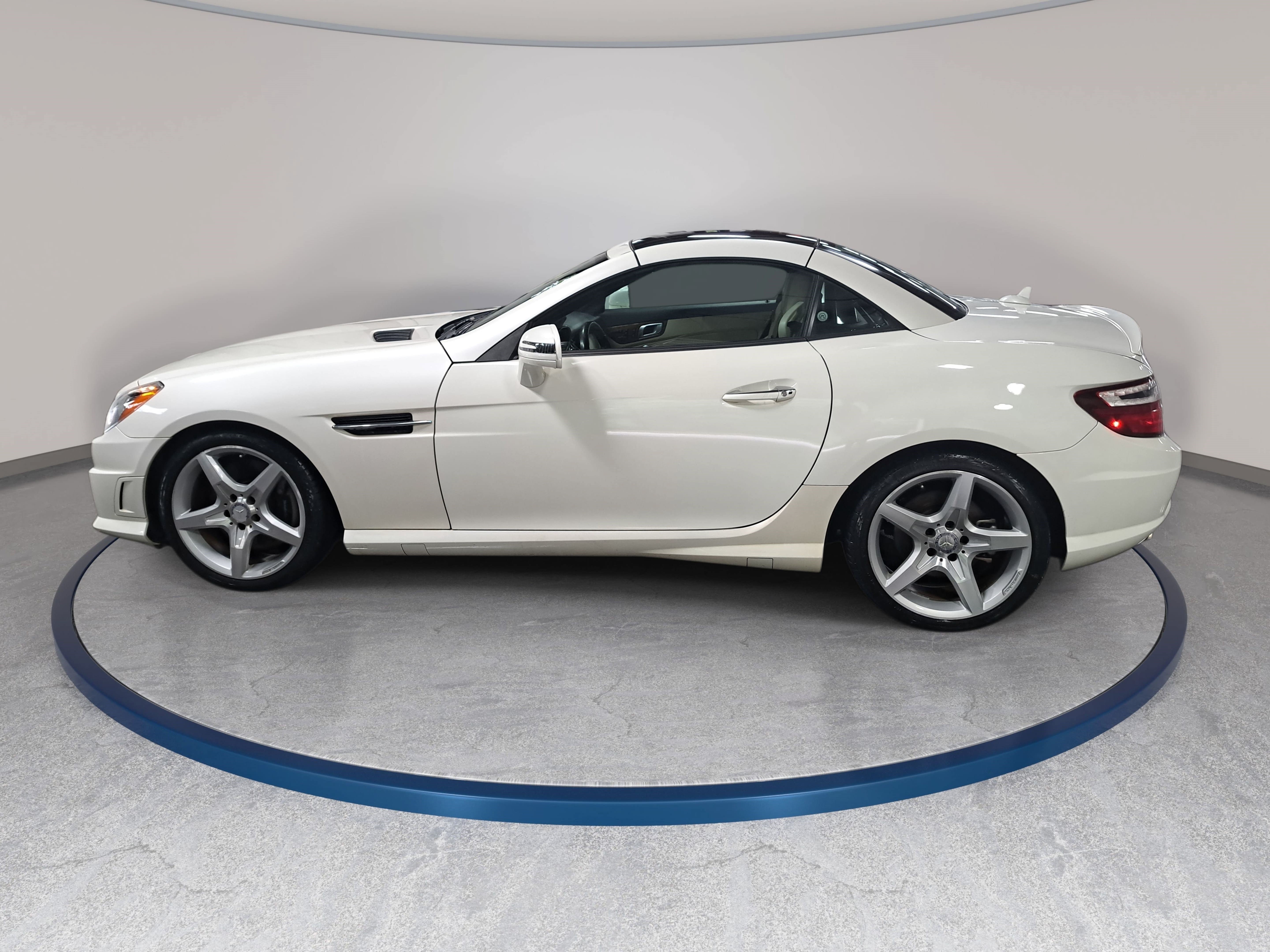 Used 2014 Mercedes-Benz SLK 350 image 8