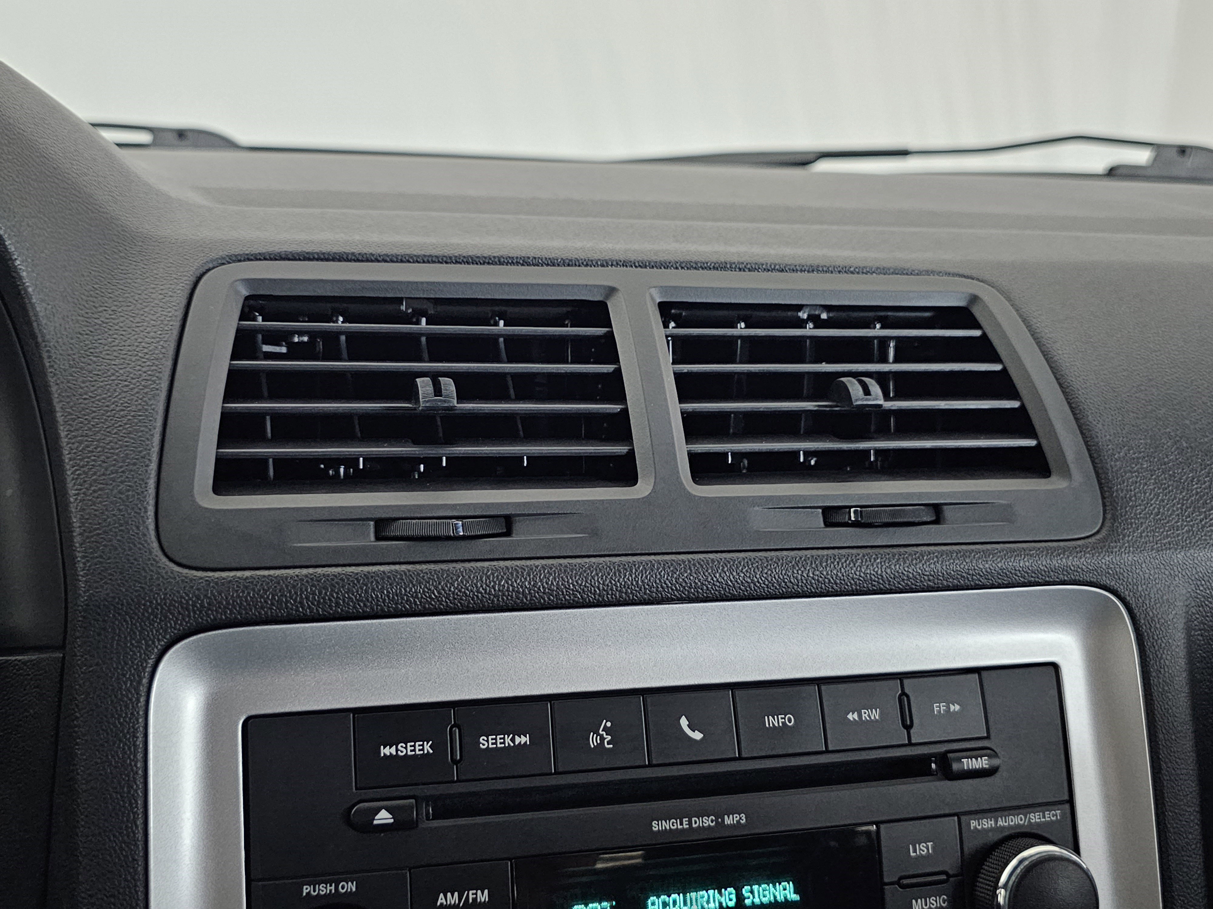 Used 2010 Dodge Challenger SE image 38