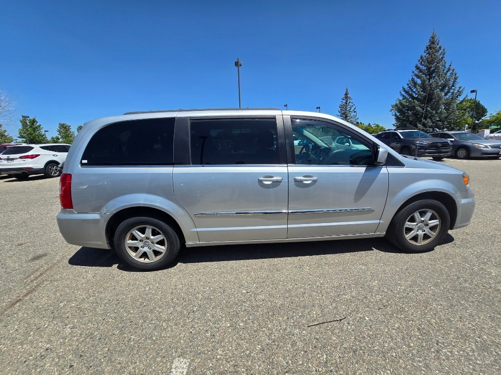 Used 2011 Chrysler Town & Country Touring FWD image 16