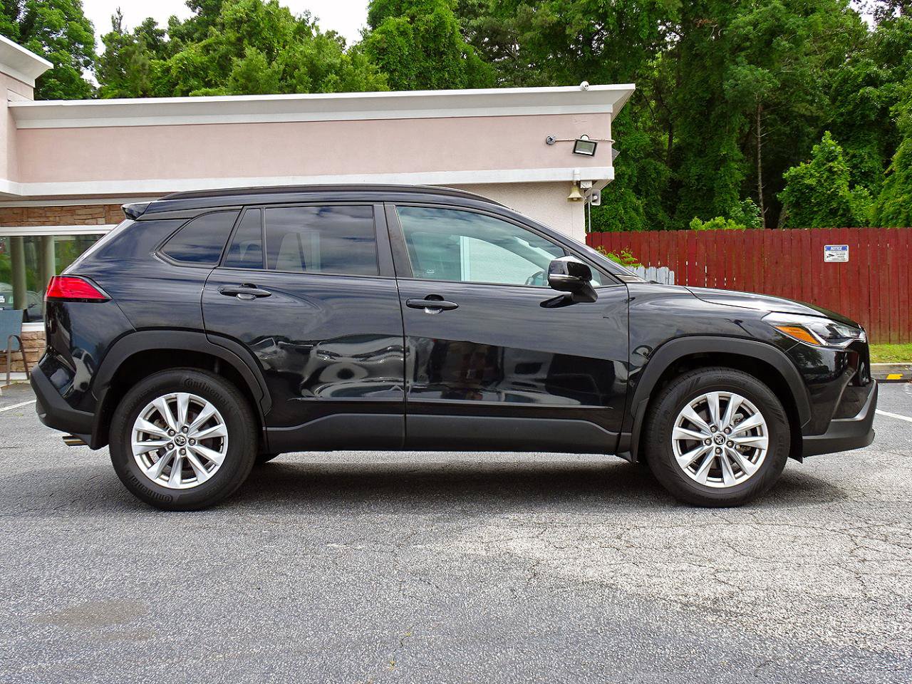 Used 2022 Toyota Corolla Cross LE w/ Moonroof Package AWD/4WD image 9