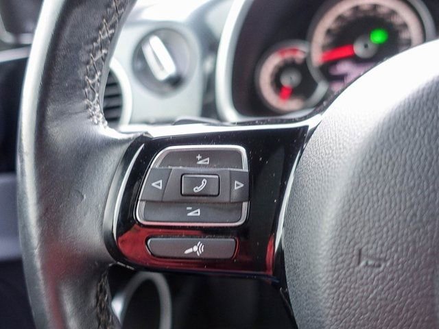 Used 2013 Volkswagen Beetle 2.0T image 25