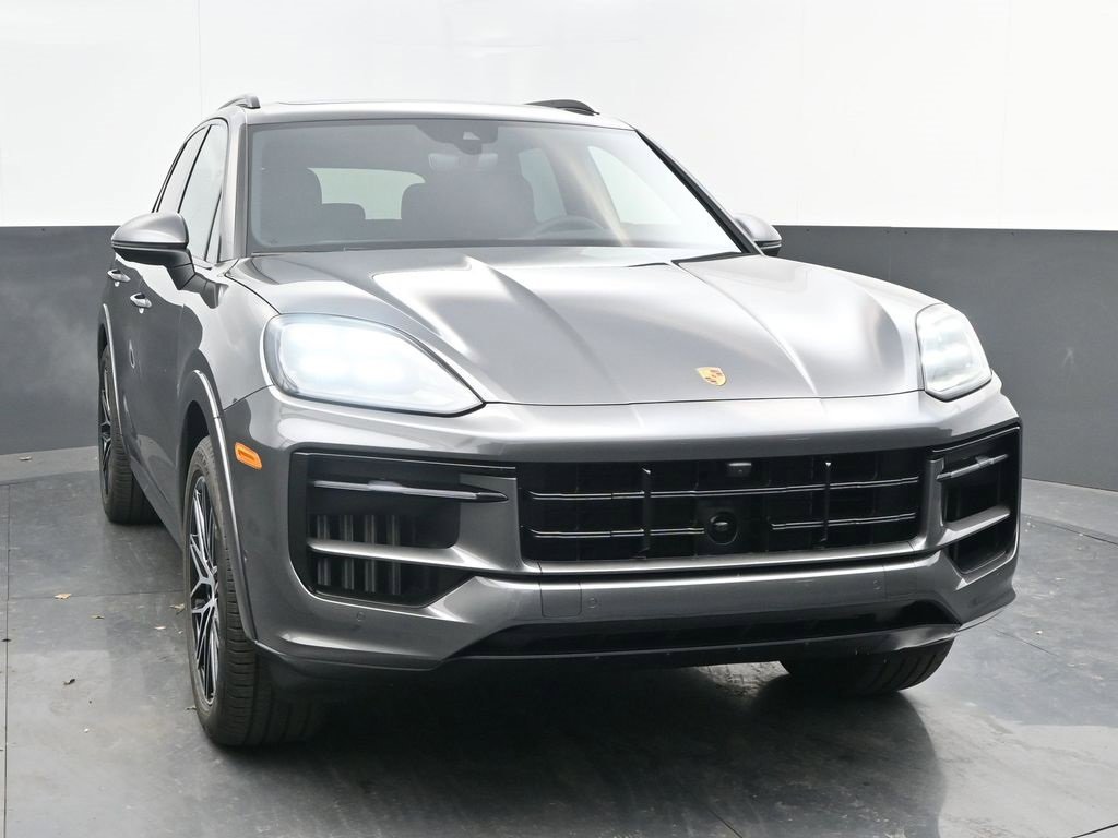 Certified 2025 Porsche Cayenne image 8