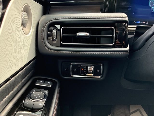 Certified 2025 Lincoln Aviator Reserve w/ Equipment Group 201A image 26