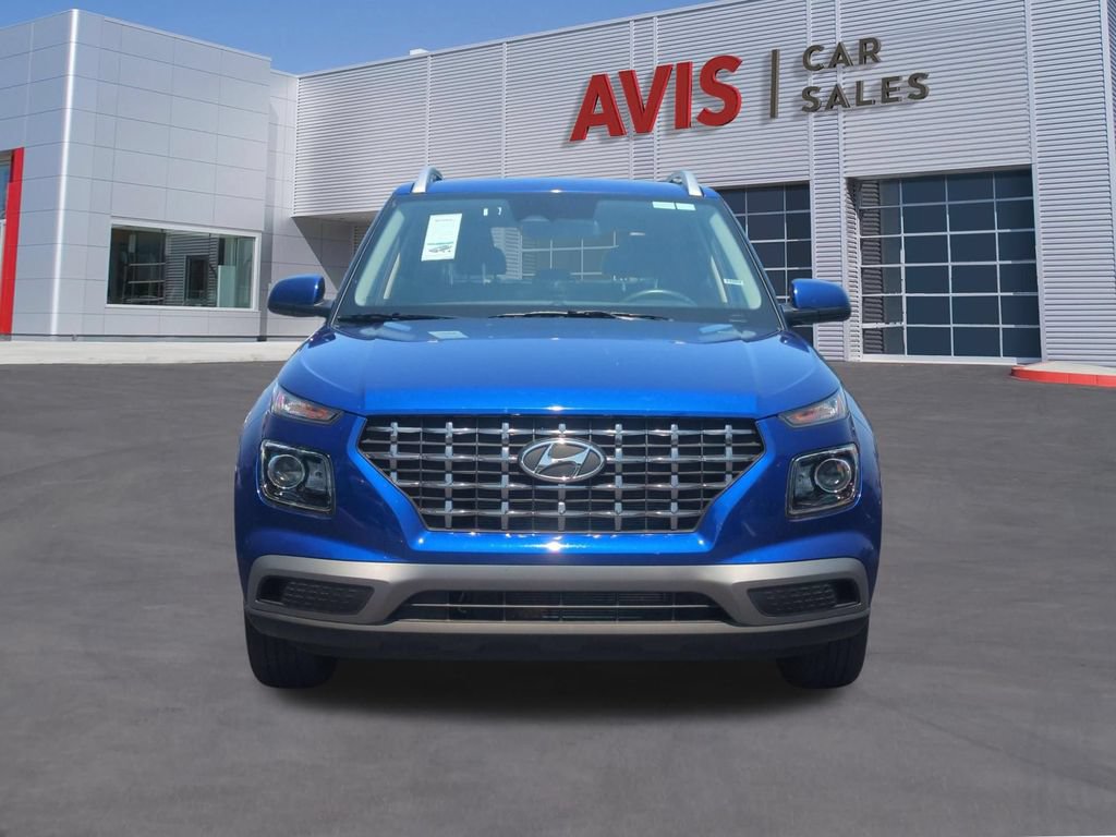 Used 2025 Hyundai Venue SEL FWD image 2