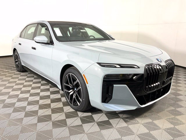 Used 2025 BMW 750e xDrive AWD/4WD image 3