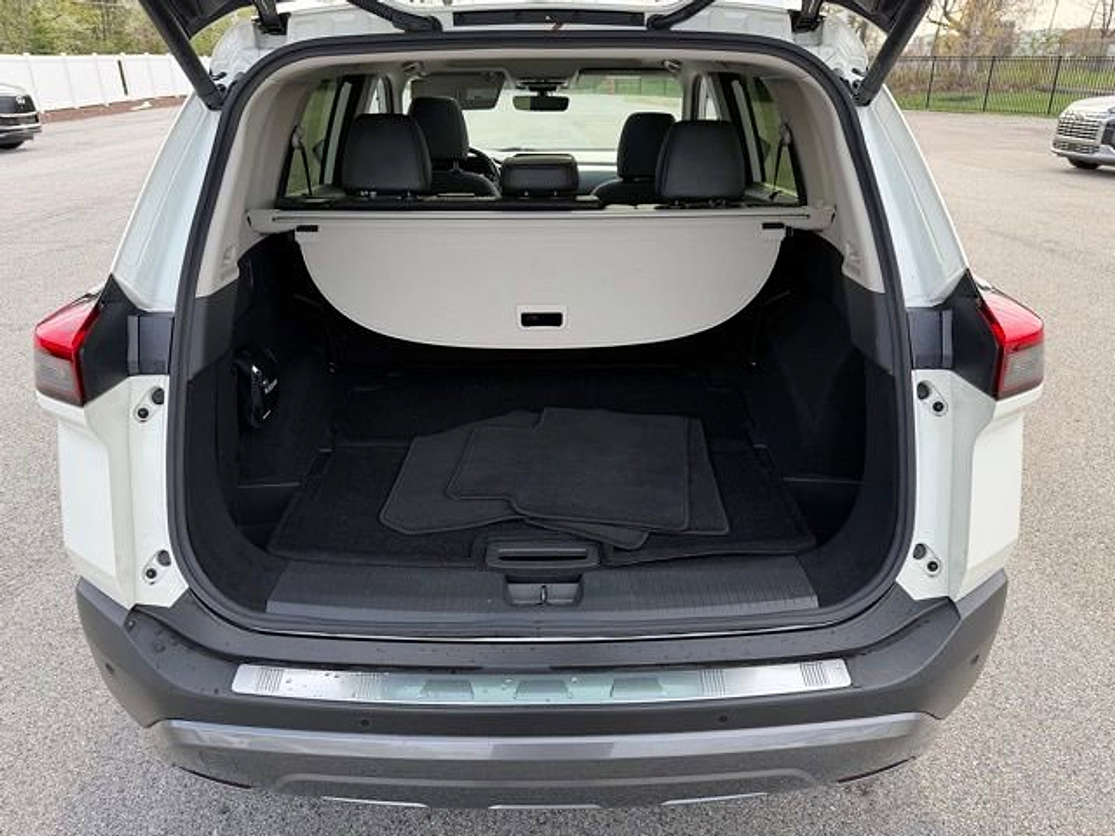 Used 2023 Nissan Rogue SL w/ SL Premium Package AWD/4WD image 21