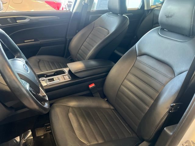 Used 2017 Ford Fusion SE w/ Equipment Group 602A FWD image 11