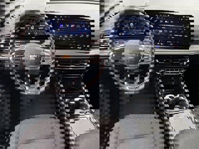 Used 2024 Chevrolet Traverse LT image 11