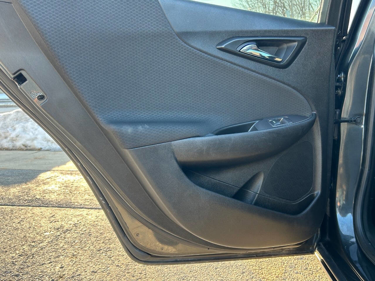 Used 2017 Chevrolet Malibu LT image 32