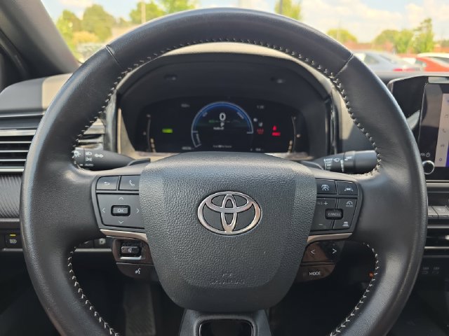 Used 2025 Toyota Camry SE FWD image 18