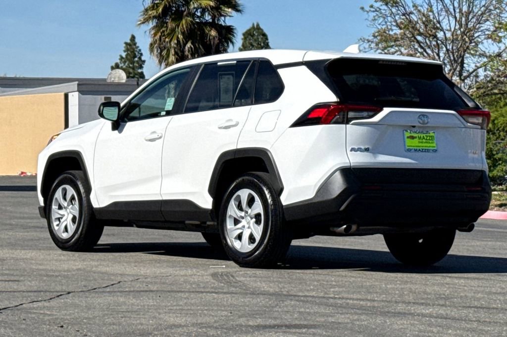 Used 2025 Toyota RAV4 LE image 3