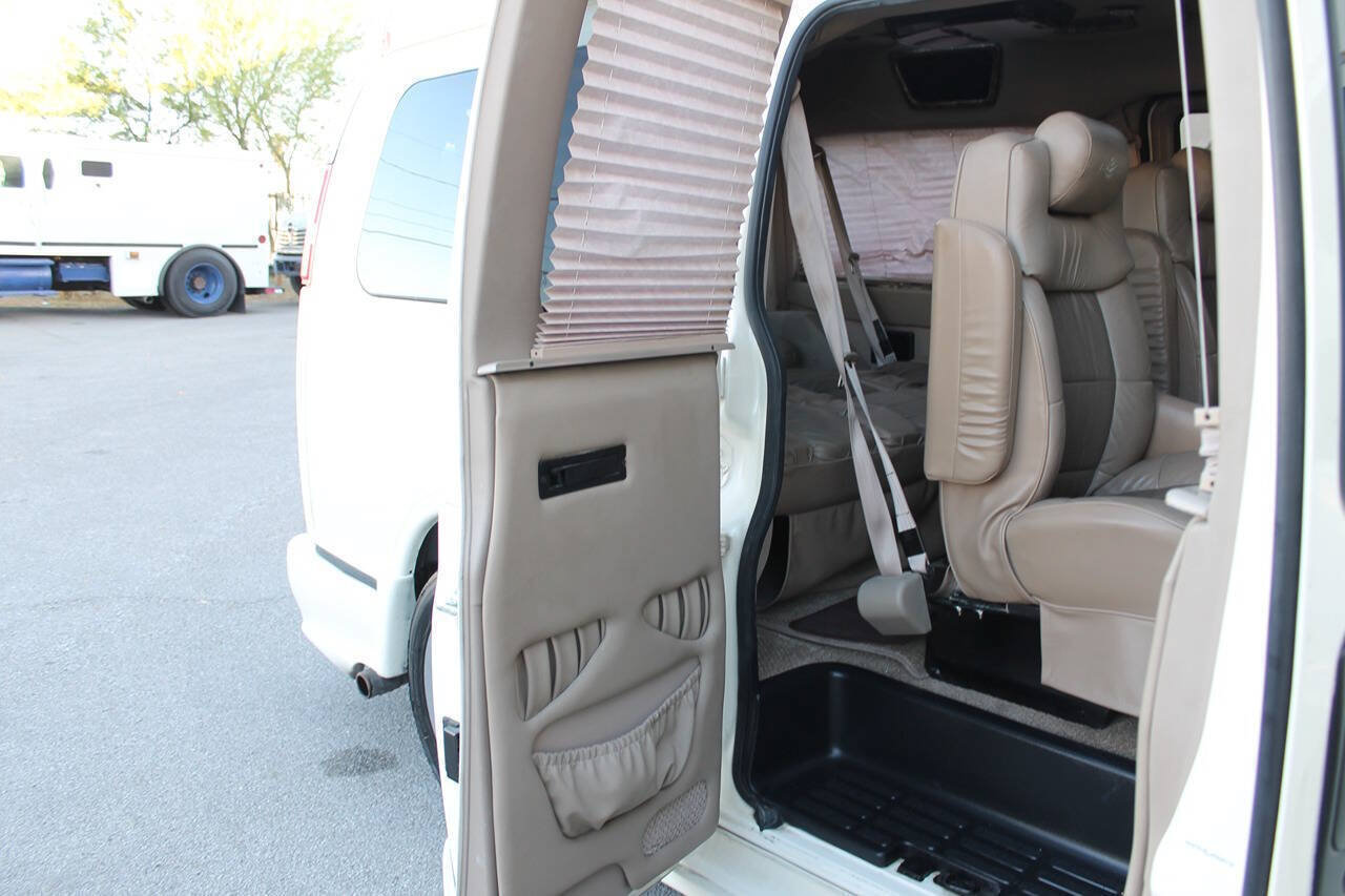 Used 2006 Chevrolet Express 1500 RWD image 42