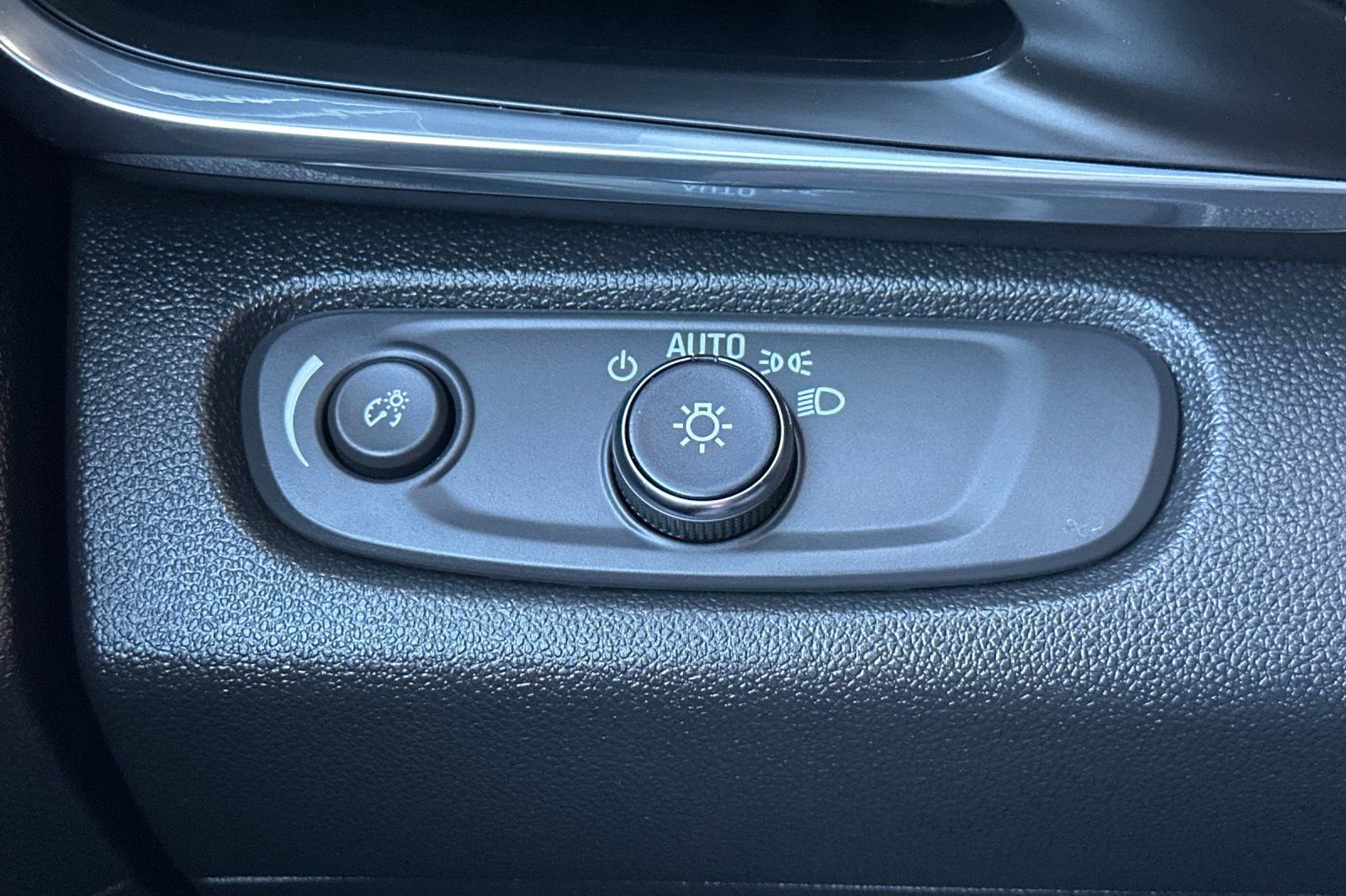 Certified 2024 Buick Envista Preferred w/ Advanced Safety Package image 35