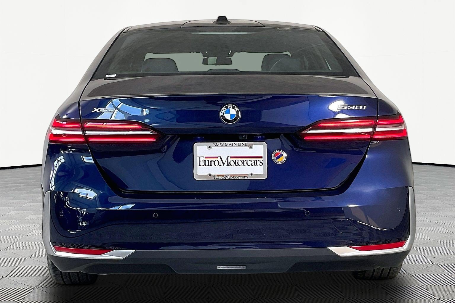 Certified 2026 BMW 530i xDrive w/ Premium Package AWD/4WD image 5