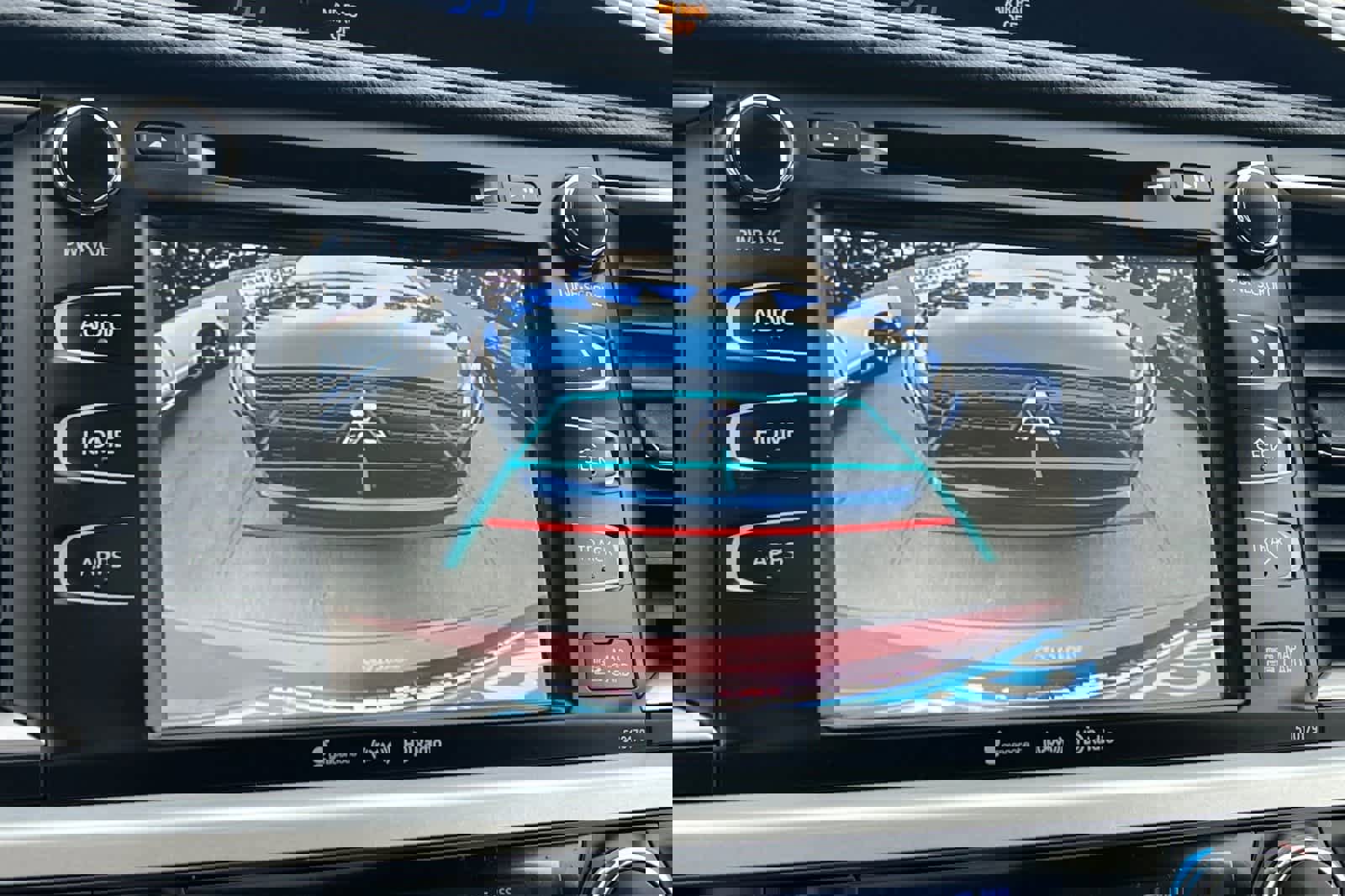 Used 2017 Toyota Highlander SE image 24