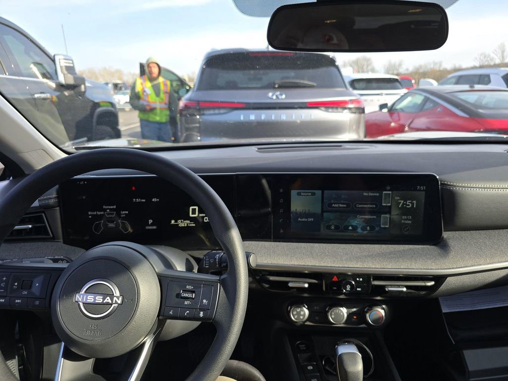 Used 2025 Nissan Kicks SV image 15