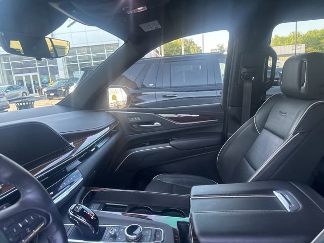 Certified 2024 Cadillac Escalade ESV Premium Luxury w/ LPO, Floor Liner Package AWD/4WD image 5