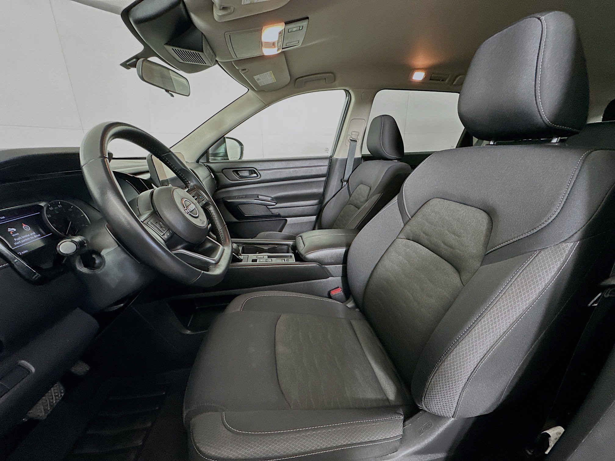 Used 2025 Nissan Pathfinder SV image 13