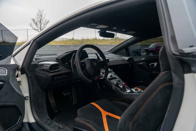 Used 2018 Lamborghini Huracan Performante image 35