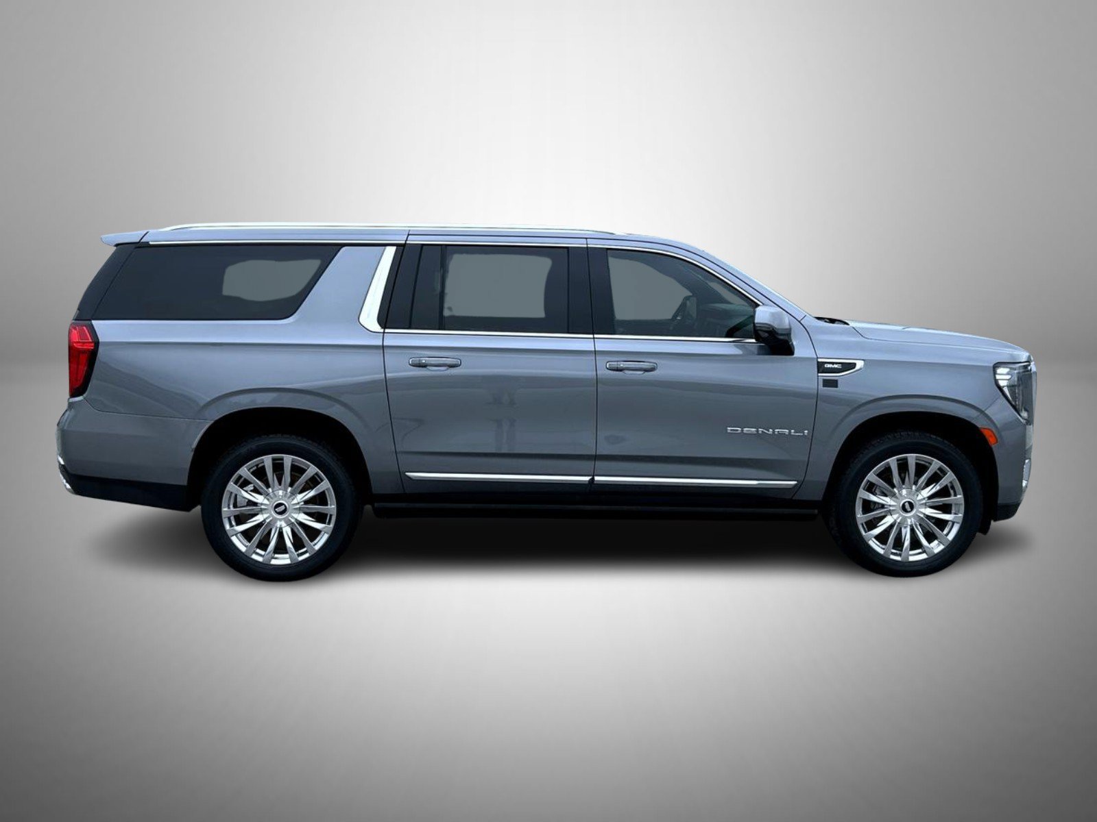 Used 2022 GMC Yukon XL Denali w/ Denali Premium Package AWD/4WD image 4