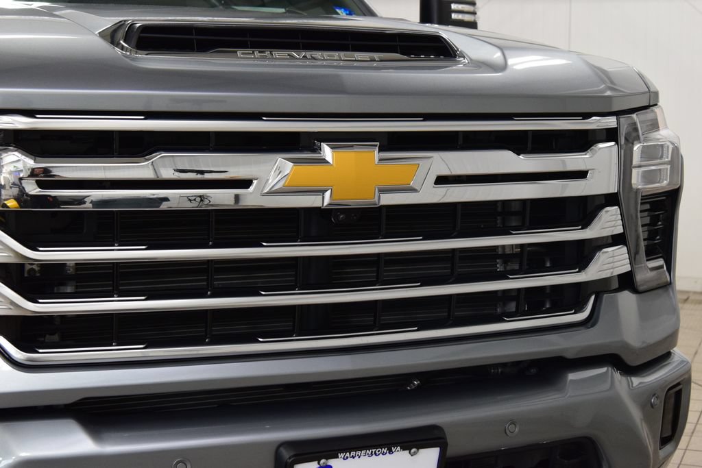 Used 2025 Chevrolet Silverado 2500 High Country w/ Technology Package AWD/4WD image 11