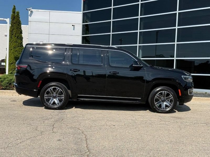 Used 2024 Jeep Wagoneer 4WD w/ Premium Group I image 2