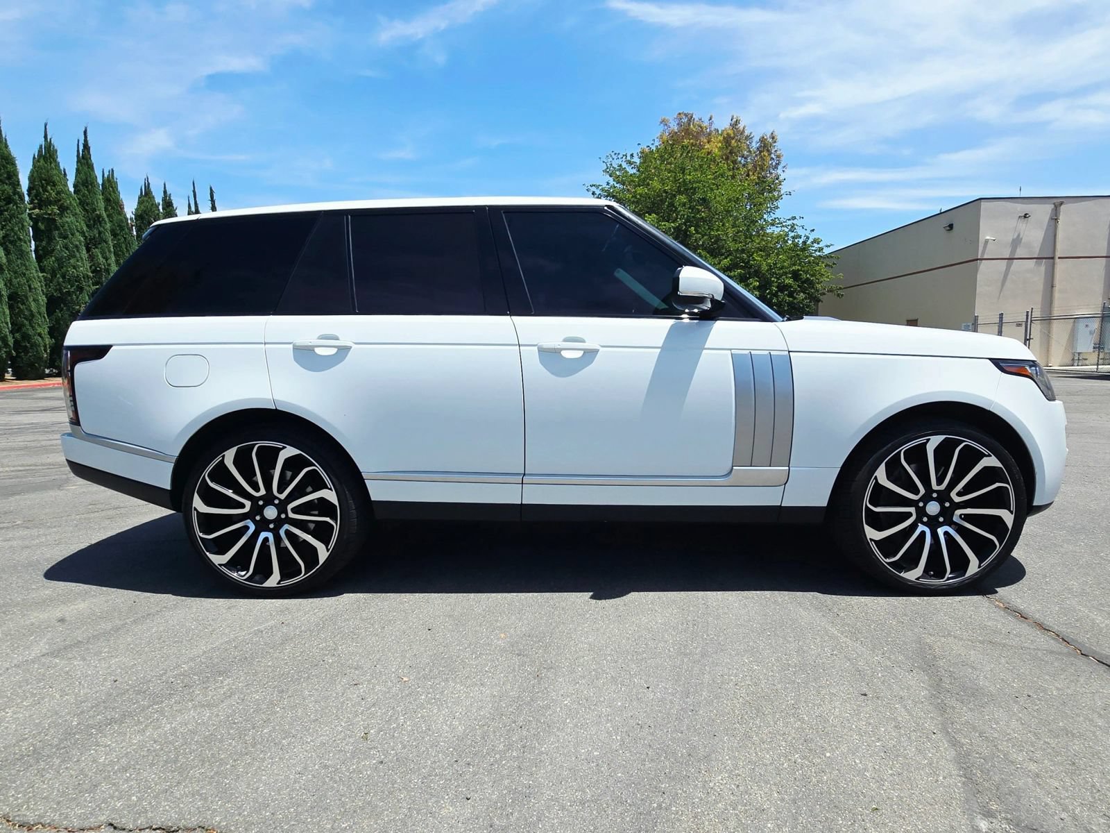 Used 2017 Land Rover Range Rover Supercharged AWD/4WD image 4