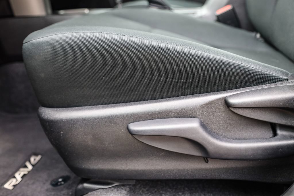 Used 2017 Toyota RAV4 LE w/ Carpet Mat Package FWD image 21
