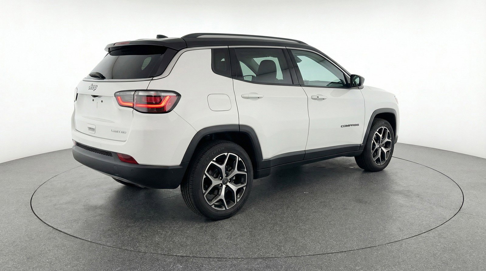 Used 2025 Jeep Compass Limited AWD/4WD image 9