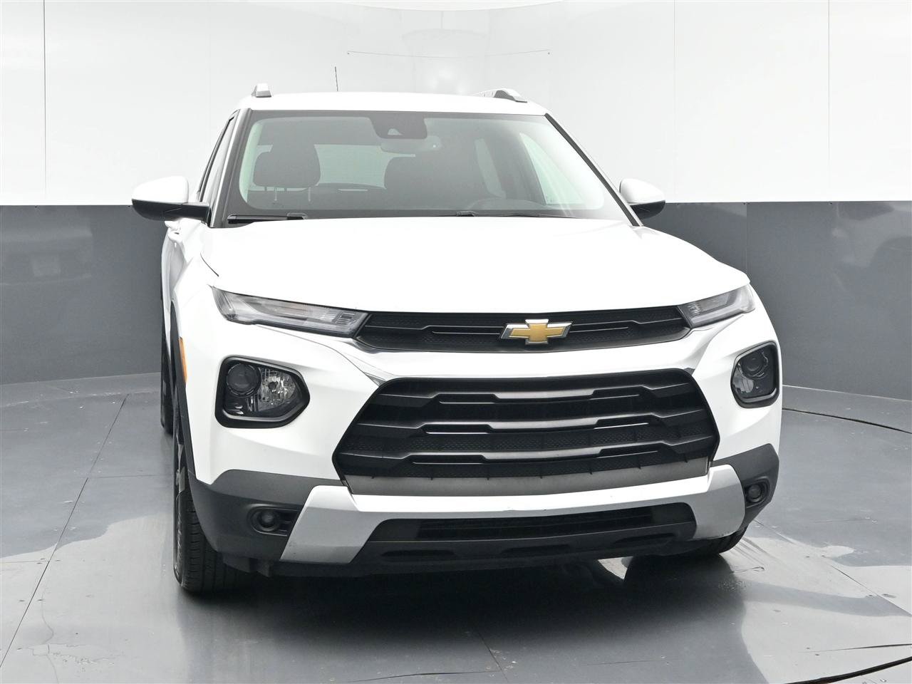 Used 2022 Chevrolet TrailBlazer LT w/ Convenience Package FWD image 2
