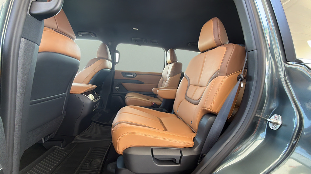 New 2026 Nissan Armada SL w/ Captain's Chari Seat Package AWD/4WD image 18