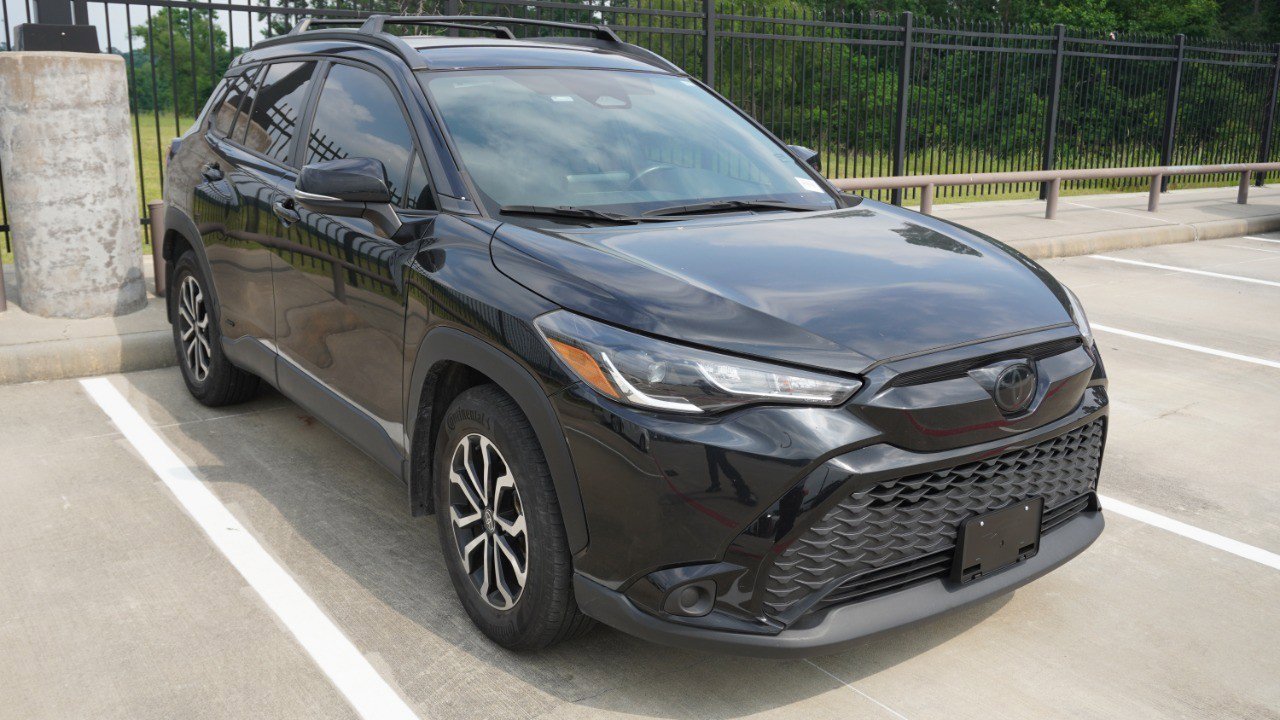 Used 2023 Toyota Corolla Cross SE AWD/4WD image 3