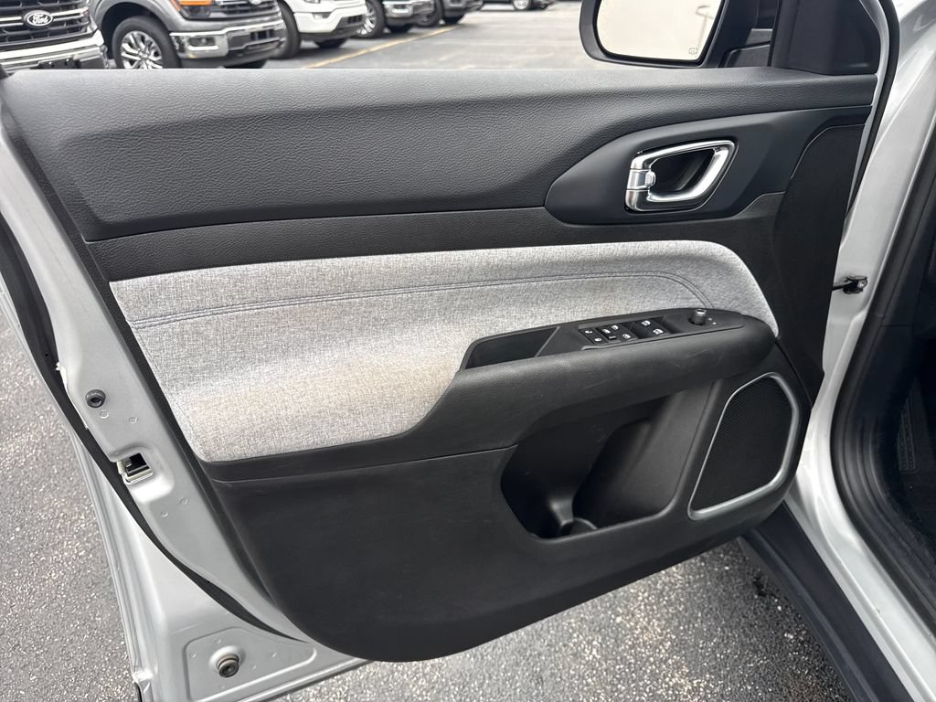 Used 2024 Jeep Compass Latitude AWD/4WD image 26