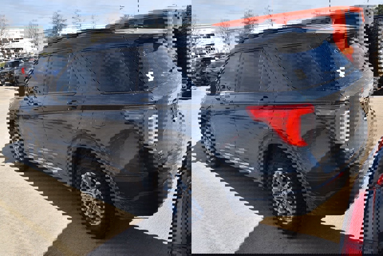 Certified 2022 Ford Explorer XLT w/ Equipment Group 202A image 8